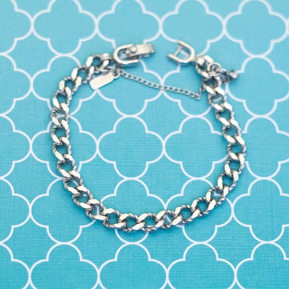 7 inch, Vintage Curb Chain Links Silver Tone Bracelet by Monet - R37 - Picture 1 of 3